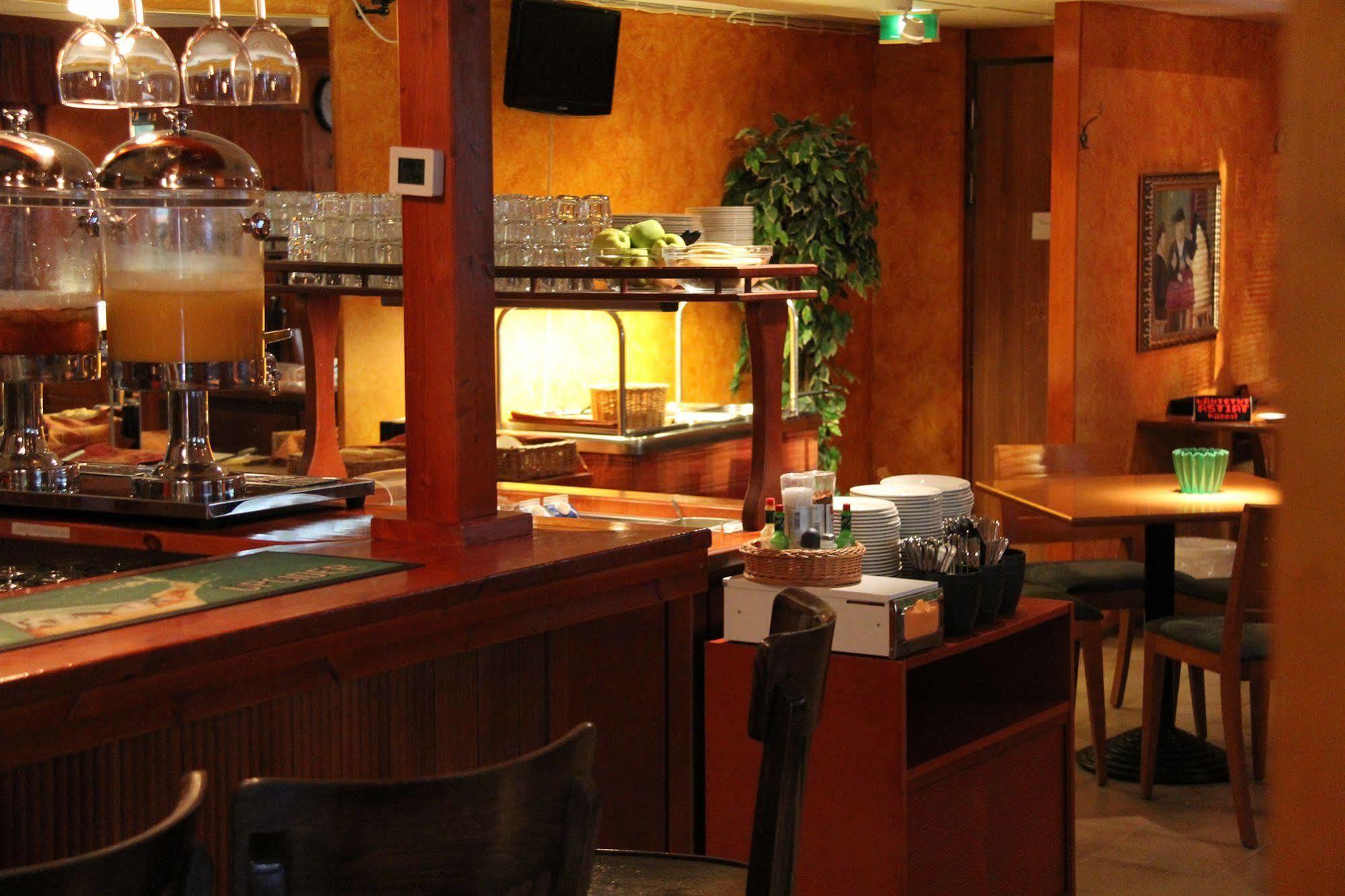Hotel Hermica Tampere Bagian luar foto